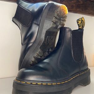 ✨PLATFORMED DR MARTENS✨